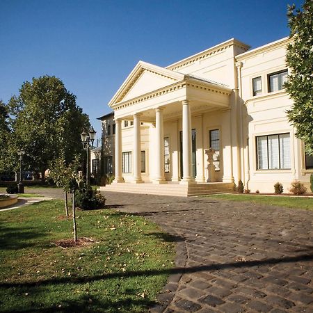 The Carrington Hotel Шепъртън Екстериор снимка
