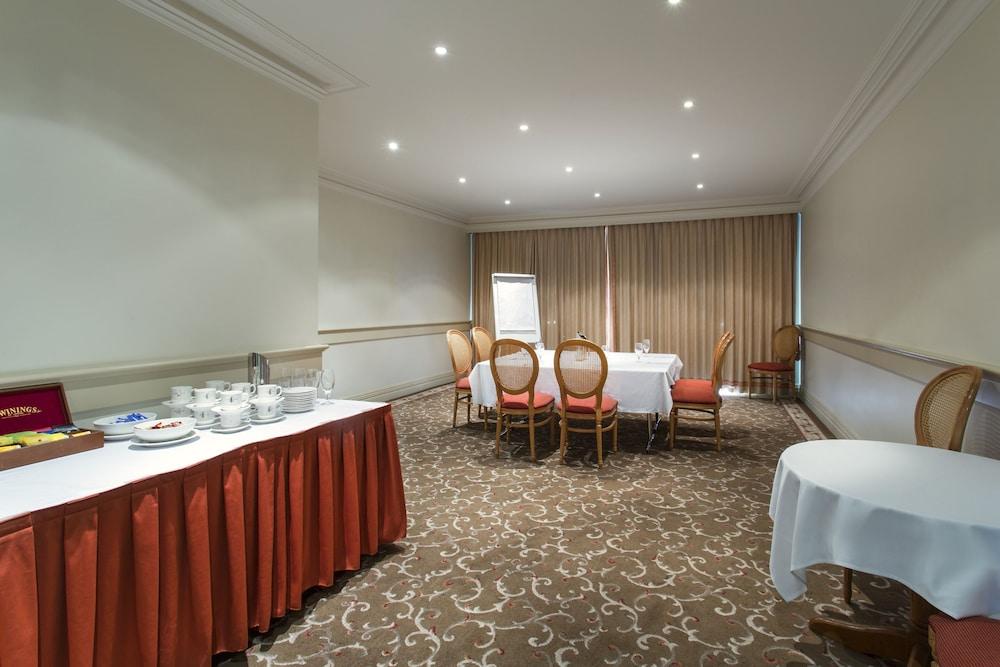 The Carrington Hotel Шепъртън Екстериор снимка