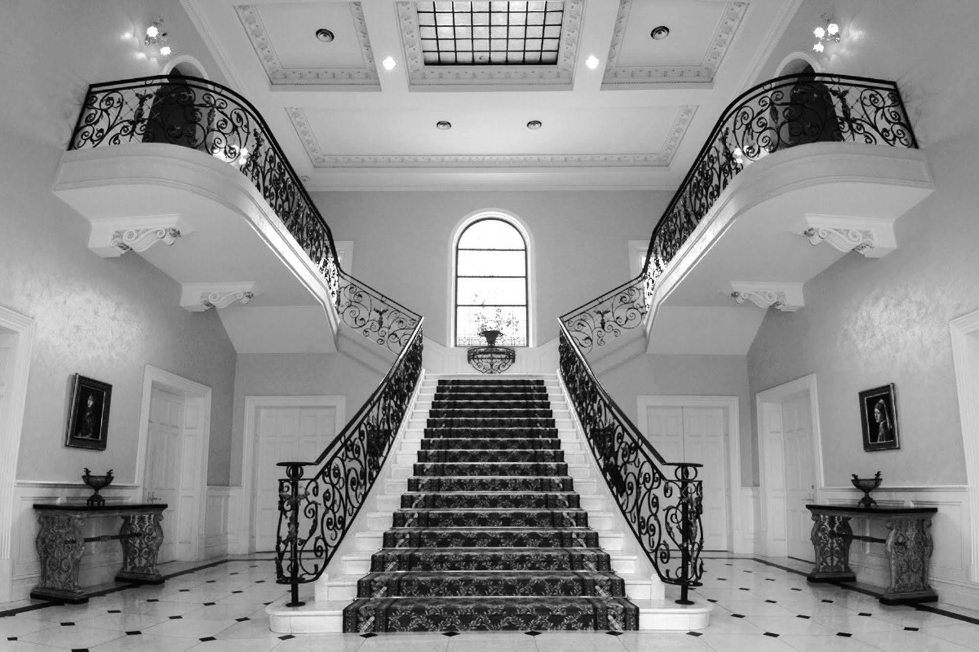 The Carrington Hotel Шепъртън Екстериор снимка