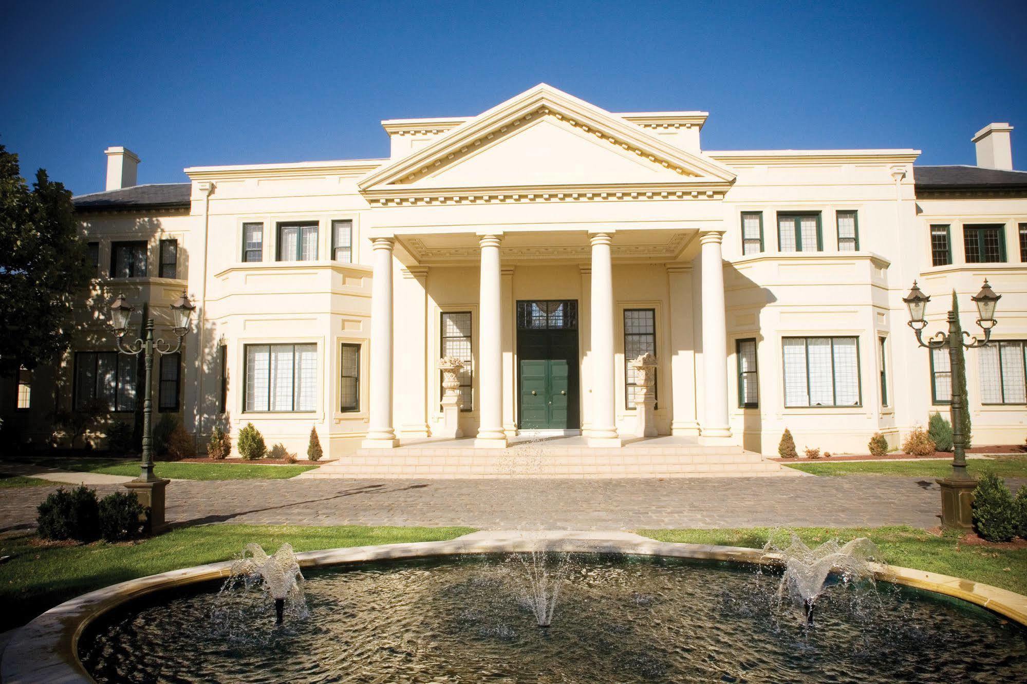 The Carrington Hotel Шепъртън Екстериор снимка